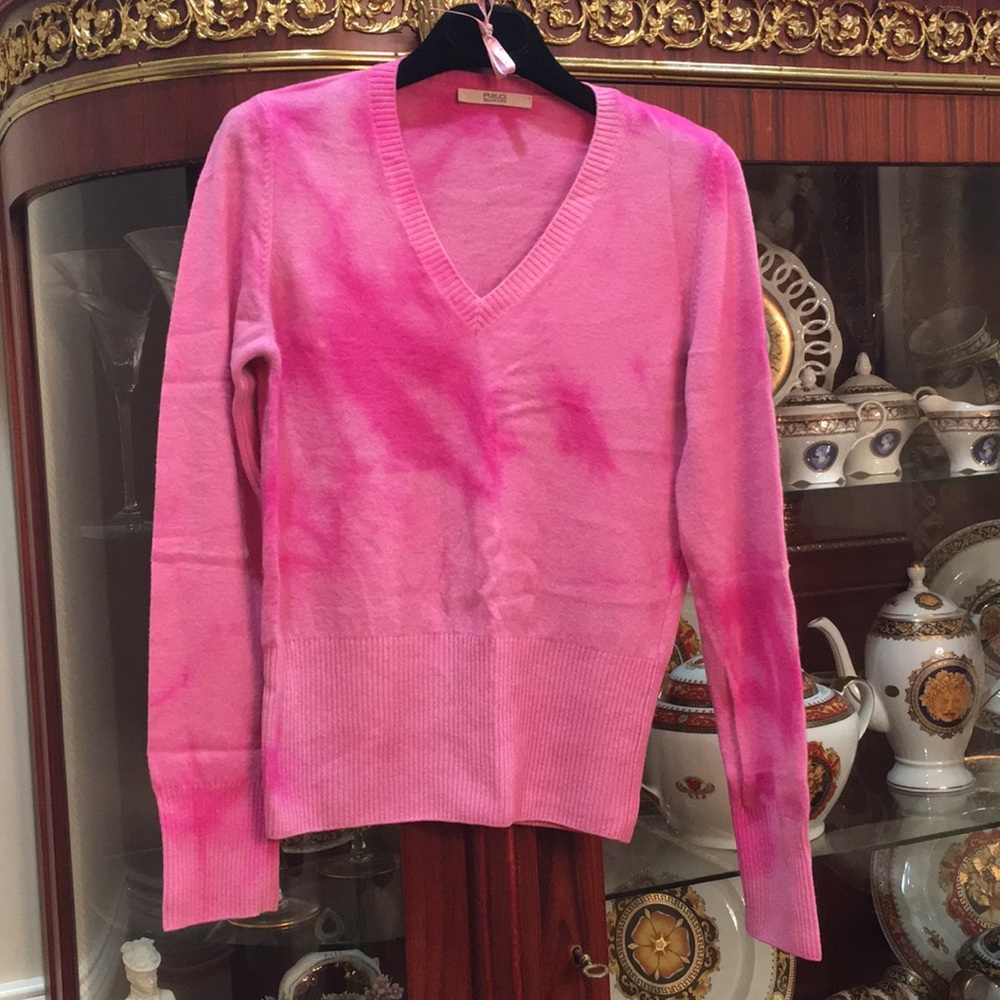 Valentino Red Logo V-neck long sleeve pink sweater sz.S-M